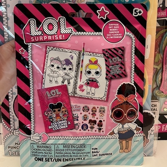 LOL SURPRISE OMG Paper Dolls Colorforms  Mobile Fun Bag - Picture 5 of 6